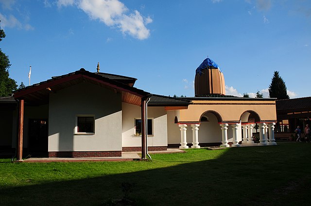 Loenense Watervallen 4 Boedhistic complex at Loenen called Sada Shiva Dham since 1992 located here for ceremonies yoga etc. panoramio